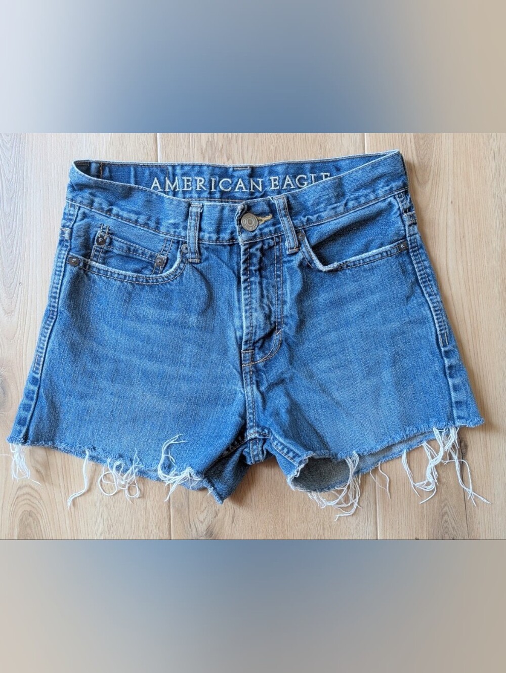 American Eagle Cutoff Jean Shorts Sz 26 Medium Wash Mid Rise